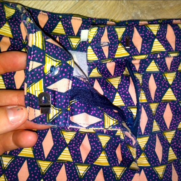 H&M colorful triangular pattern summer shorts - Picture 4 of 4